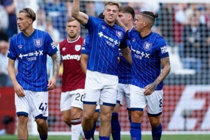 49ers and Leeds plots move to sign "fantastic" £8 million players