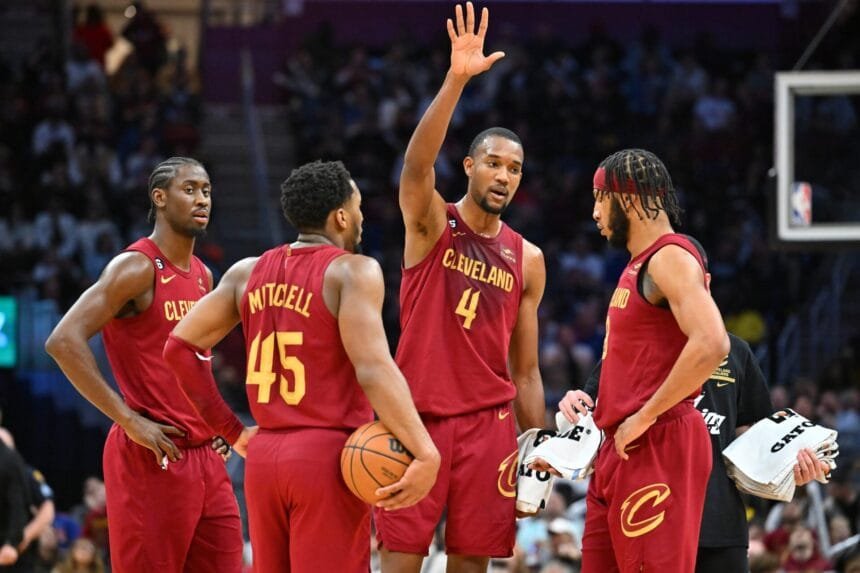 Brian Windhorst says the team is targeting Cleveland Cavaliers stars.