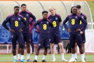 Angel Gomes and other England players in training