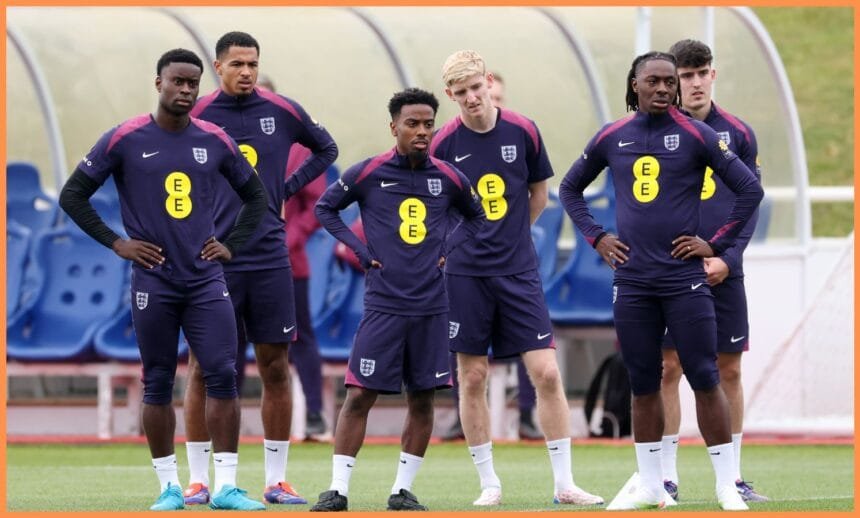Angel Gomes and other England players in training