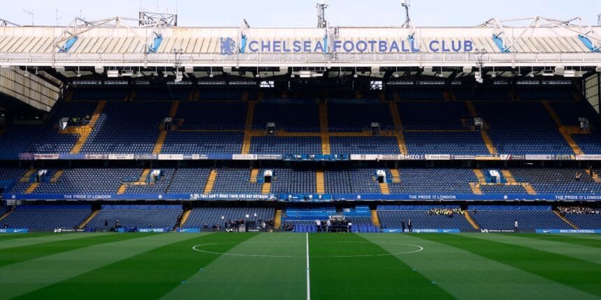 Chelsea wants to sign a fullback of £40k-p/w, which is "one of the best" in Europe