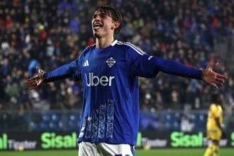Nico Paz celebrates a goal for Como