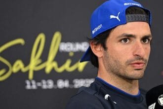 Sainz risks FIA's anger over complaints about his fine at Japanese Grand Prix