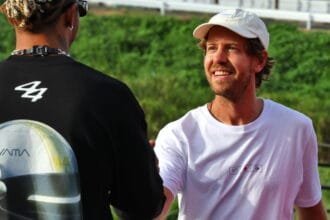 Sebastian Vettel defends Lewis Hamilton's adaptation at Ferrari: "He's working very hard."