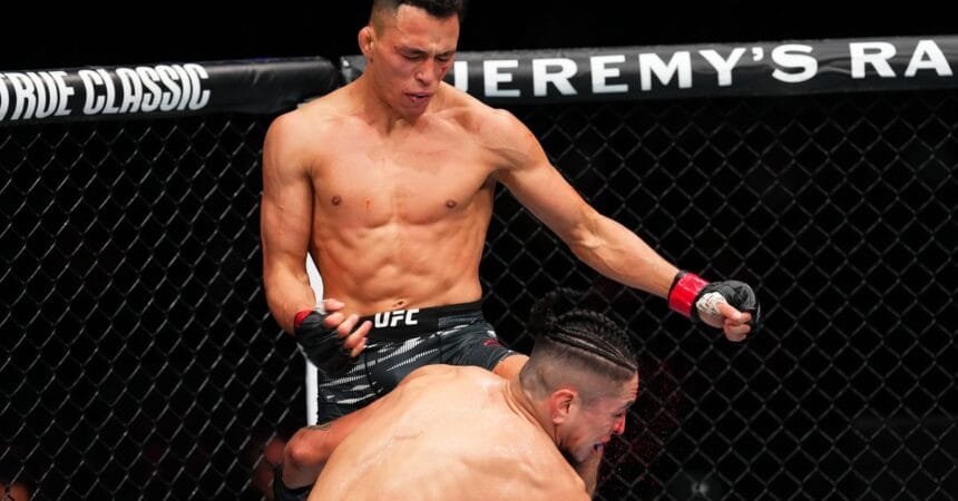 Timmy Quanbablastroberto Romero sees Roberto Romero on his flying knee and gets a knockout at UFC Kansas City