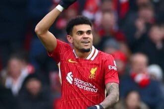 Barcelona opens to trade Araujo for Diaz