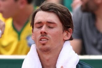 Alex de Minauau is seeking a shorter season after the French open loss