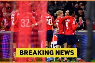 Jonathan David celebrates with his Lille teammates