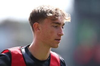 Dean Huijsen warming up for Bournemouth