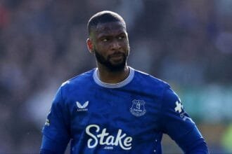 Everton attends a lecture to sign "amazing" star