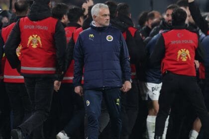Fenerbahce Ambitious Mourinho Prepares and Signs "Anxiety" Man Utd Ace