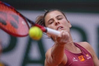 Jessica Boosa coolly confuses Emma Navarro with French Open