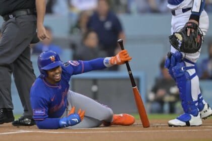 Mets' Francisco Lindor broke his toe after hitting the pitch from Dodgers' Tony Gonzolin