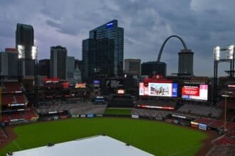 The start time of the Dodgers and Cardinals became clear after the rain delay