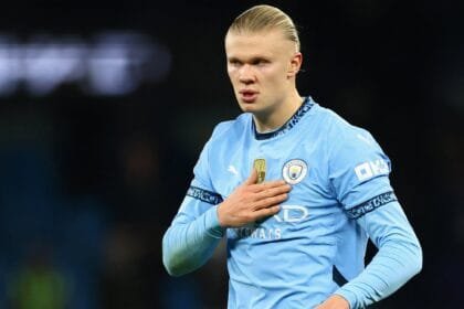 Wilcox signs "world class" cf for man utd