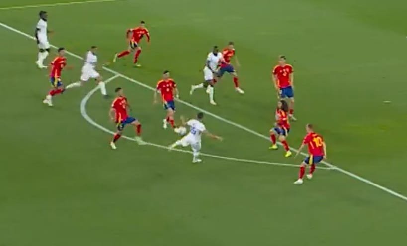 Manchester City's Target Rayangelki wins a great volley in the semi-finals against Spain in the French Nations League (Video)