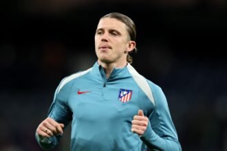 Conor Gallagher warming up for Atletico Madrid