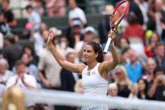 Emma Navarro puts the top of Wimbledon champion Barbora Klezikova
