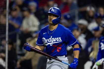 Former Dodgers' top prospect sign and giant rocks San Francisco hat on social media