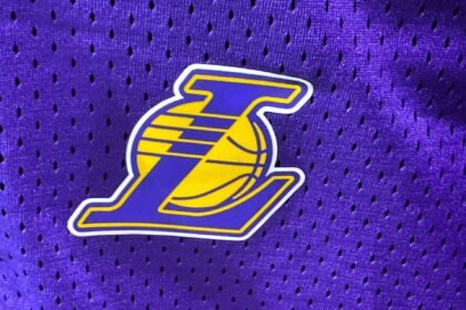 La Lakers are about to sign the former Golden State Warriors champion who just hired agents for Luka Doncic and Deandre Ayton