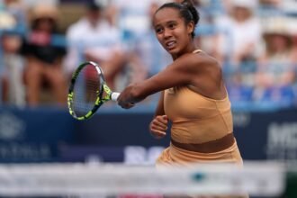 Leylah Fernandez passes Anna Karinkaya for DC Open Title