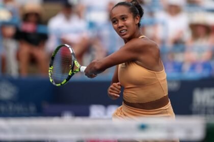 Leylah Fernandez passes Anna Karinkaya for DC Open Title