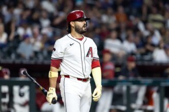 MLB Note: The Mariners have a huge hit trade, two veterans suddenly retire, and the latest rumors of Eugenio Suarez