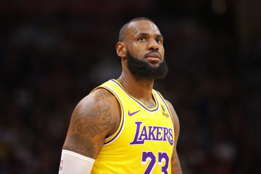 NBA experts say Lebron James shouldn't be frustrated with La Lakers.