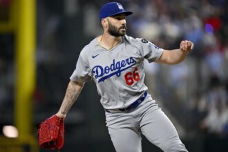 Dodgers' Tanner Scott ends the match with an injury Monday