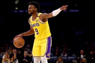 "To meet him..." Stephen Curry saw Bronnie James' "NBA success came just '3-4 years old'