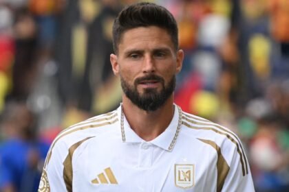 West Ham approaches to sign a £17 million striker compared to Giroud