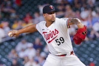 Dodgers' top target Joan Duran heads for the Phillies, a blockbuster trade deadline