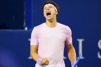 Ben Shelton gathers in the third set to reach Toronto's quarterfinals