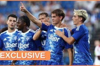 Nico Paz celebrates a goal for Como