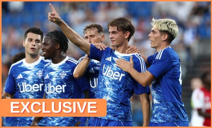 Nico Paz celebrates a goal for Como