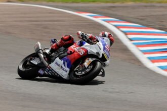 Danny Kent "can fight for victory" after finishing second in the Thruxton Race One.