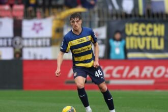 Giovanni Leoni in action for Parma