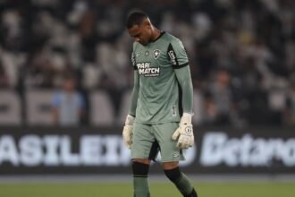 John Victor in action for Botafogo