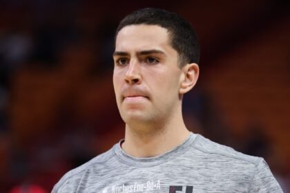 La Lakers' NBA Summer League star colle swider has agreed to sign a new team