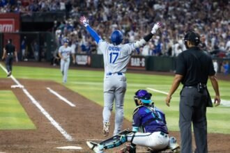 Dodgers Note: Freddie Freeman's injury update, the shoe hei ohtani helps make history.