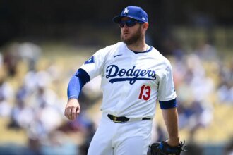Dodgers Note: Max Muncy's retreat, cementing Mookie Betts' position, Dave Roberts believes LA has lost focus