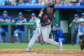 The Dodgers have scrupulously pursued All-Star outfielder Stephen Kwan at the trade deadline: Report