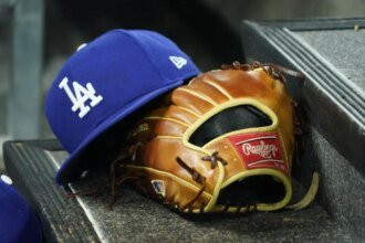Dodgers lose pitcher to the NL East team