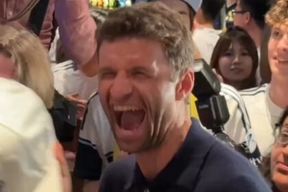 Bayern Munich icon Thomas Muller warmly welcomed at Vancouver airport (video)