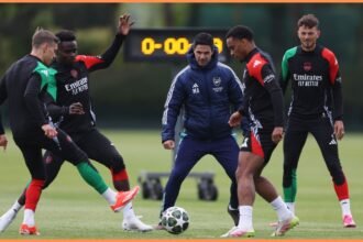 Leandro Trossard in Arsenal training with Bukayo Saka, Mikel Arteta, Jurrien Timber, and Ben White