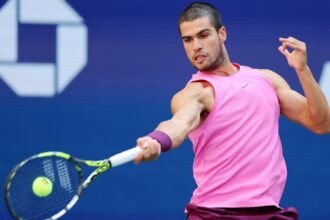 Alkaraz defeats Djokovic in three sets to reach the US Open Final