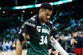 "Behind the locked room... "NBA team" Giannis Antetokounmpo stayed with the Milwaukee Bucks