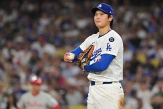 Dodgers' Dave Roberts removes the shoe hei ohtani from the Phillies with no hits after 5 innings