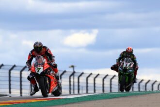 Chaz Davies leads Jonathan Rea, 2019 Aragon WorldSBK. Credit: Gold and Goose.