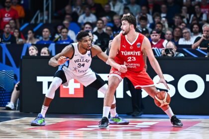 The Greek coach attacks Alperen Senggan after "disrespectful" comments about Giannis Antetokoumpo, calling him a "little child"